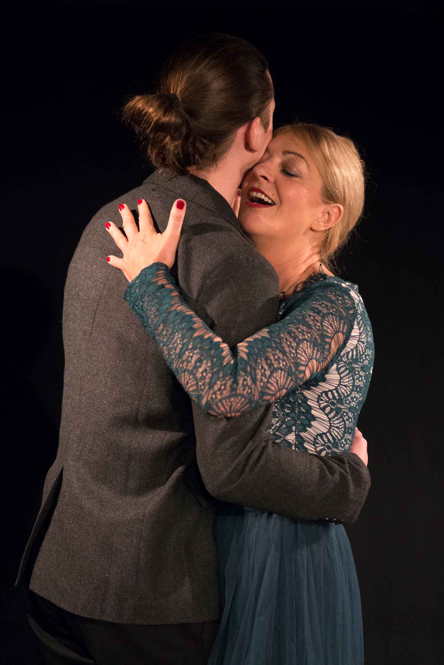 Tanz Scholmann, Herkenhoff in Tür auf, Tür zu im Theater am Sachsenring Köln