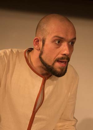 Julian Baboi ist Schauspieler im Theater am Sachsenring