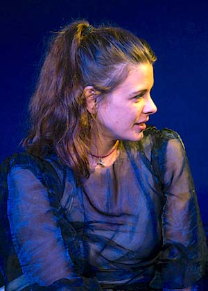 Jennifer Tilesi Silke ist Schauspielerin im Theater am Sachsenring